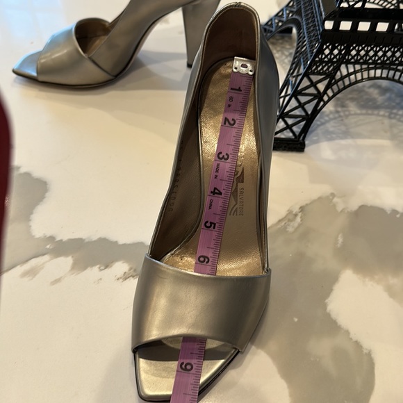 Beautiful,elegant Vintage Salvatore Ferragamo peep toe heels size 8! - Picture 15 of 16